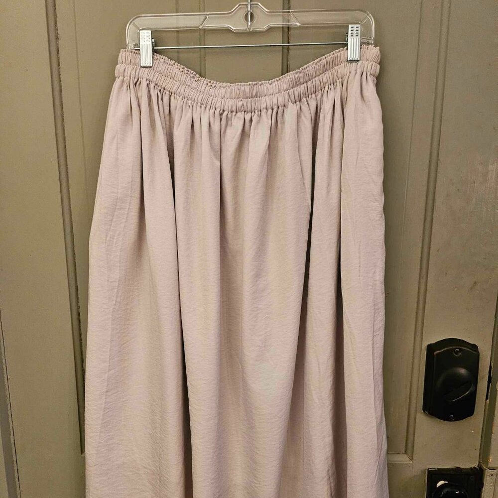 Cream Uniqlo Lined Skirt XL with Pockets!